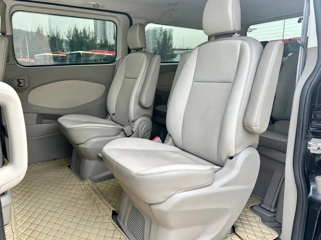 FORD TOUREO 2018