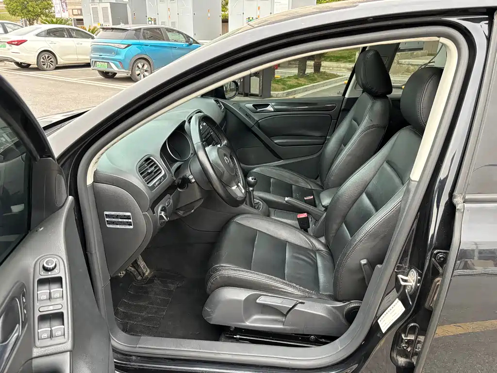 VOLKSWAGEN GOLF 2012