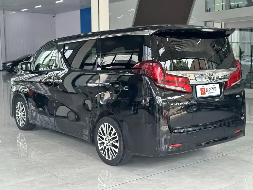 TOYOTA ALPHARD 2017