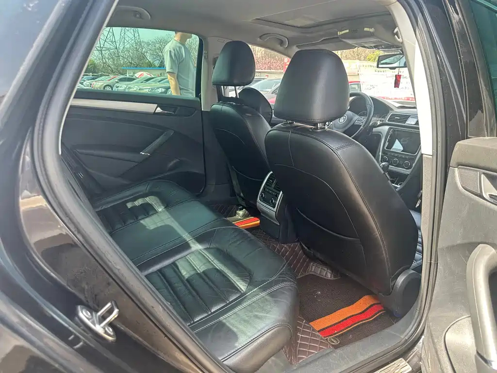 VOLKSWAGEN PASSAT 2013