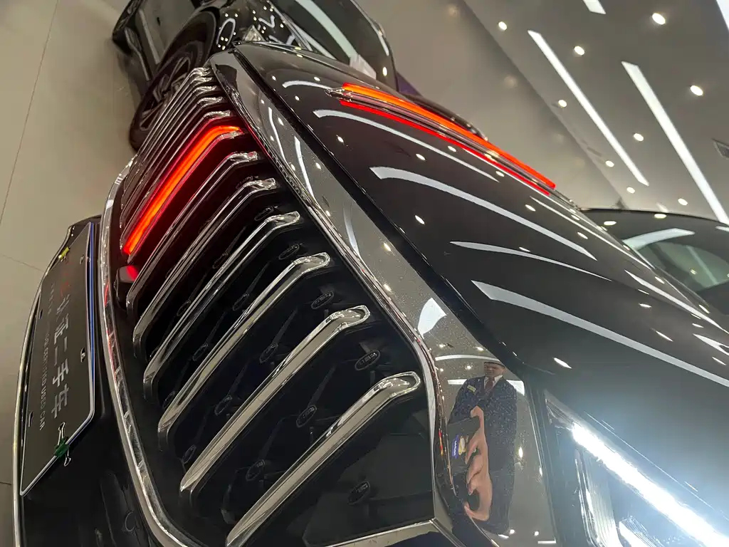 HONGQI HS5 2023