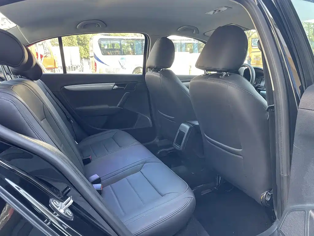 VOLKSWAGEN LAVIDA 2016