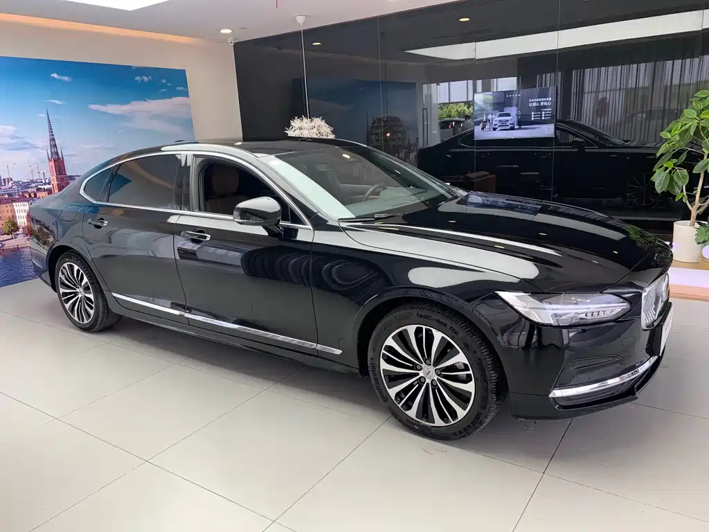 VOLVO S90 2023
