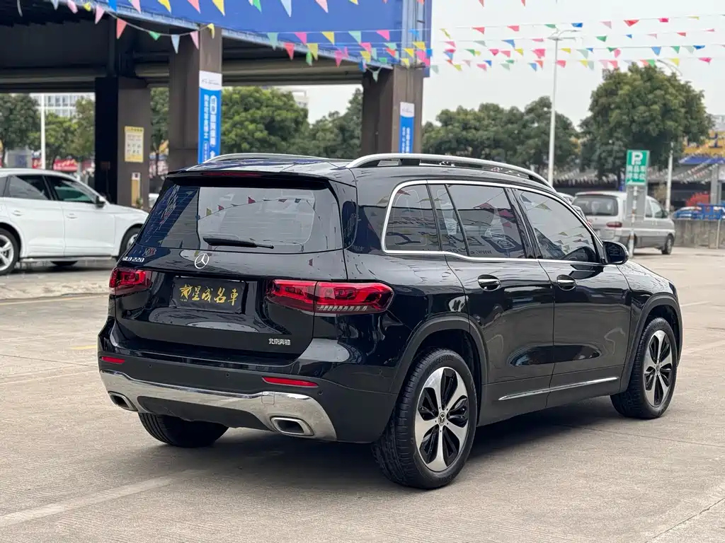 MERCEDES BENZ GLB 2023