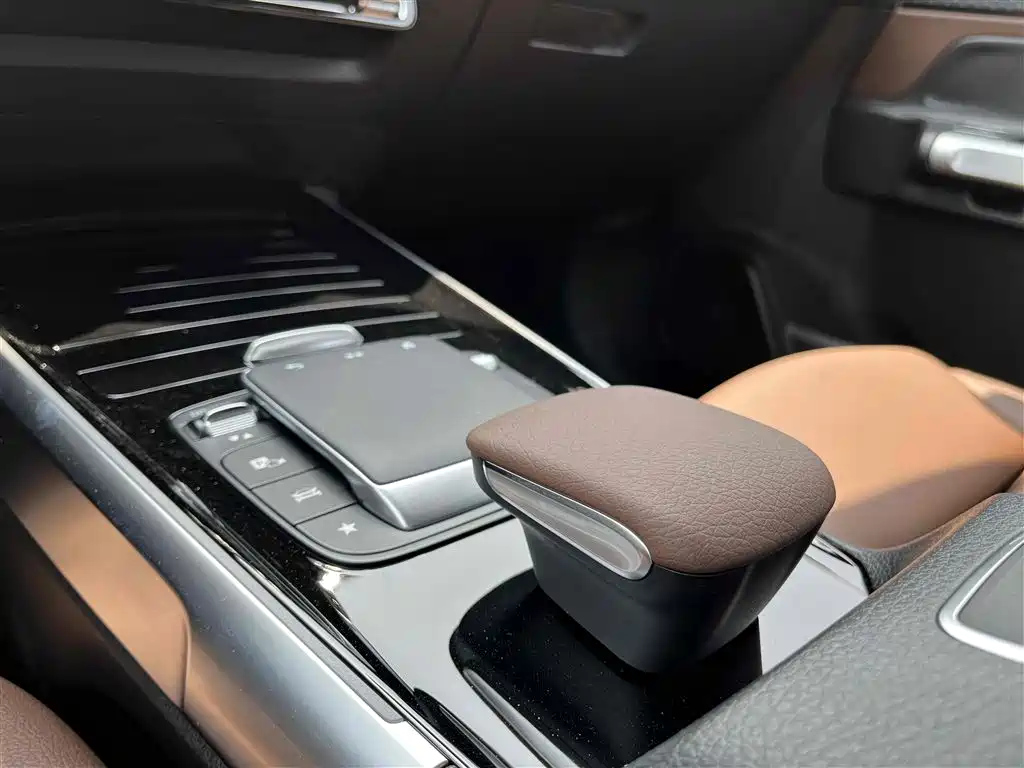 MERCEDES BENZ GLB 2024