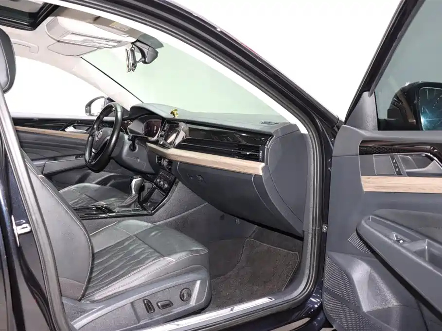 VOLKSWAGEN PASSAT 2019