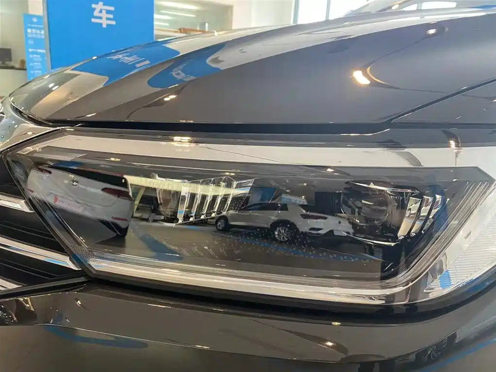 VOLKSWAGEN SAGITAR 2021