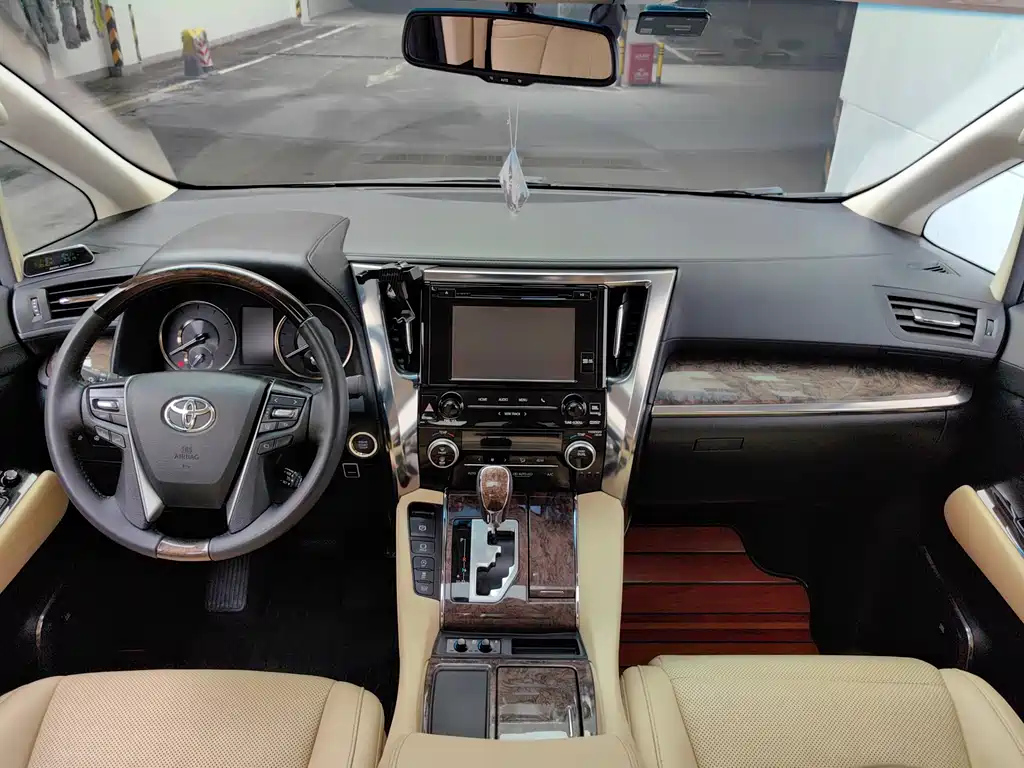 TOYOTA ALPHARD 2019