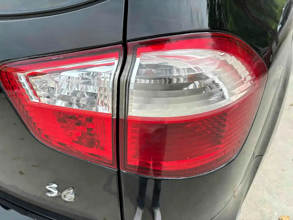 BYD S6 2012