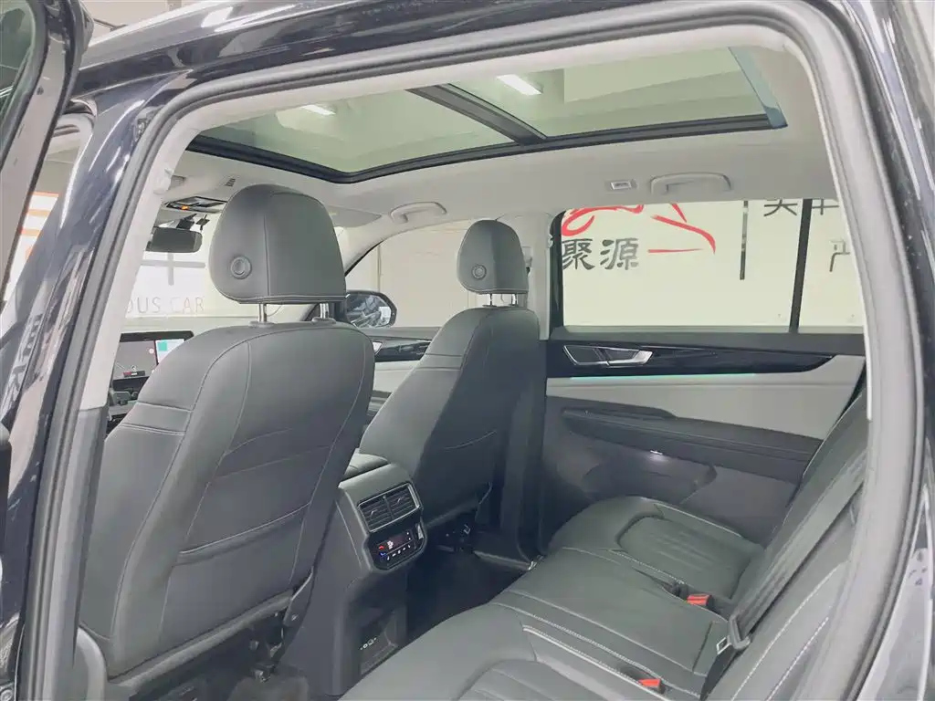VOLKSWAGEN TOURAN 2023
