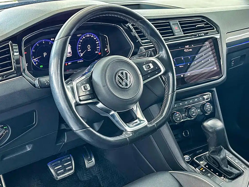 VOLKSWAGEN TIGUAN L 2020