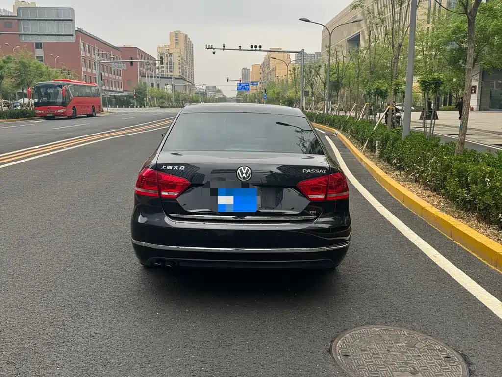 VOLKSWAGEN PASSAT 2014