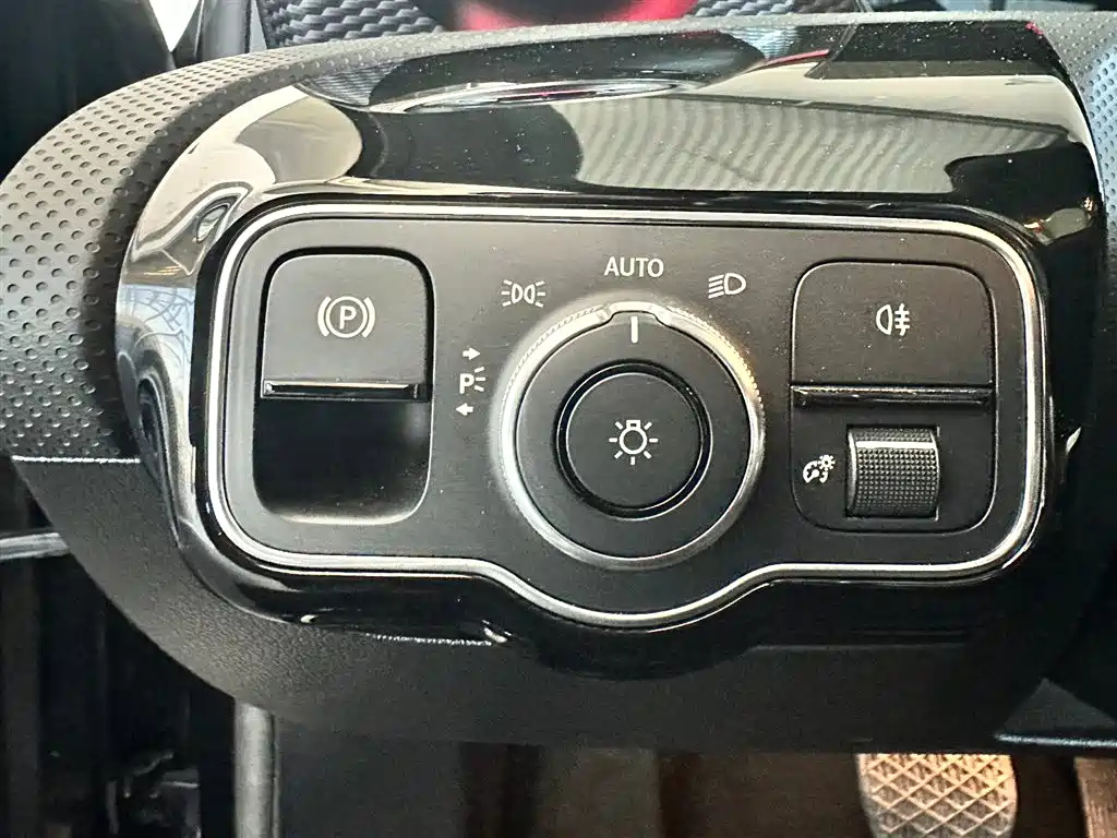 MERCEDES BENZ A-CLASS 2022