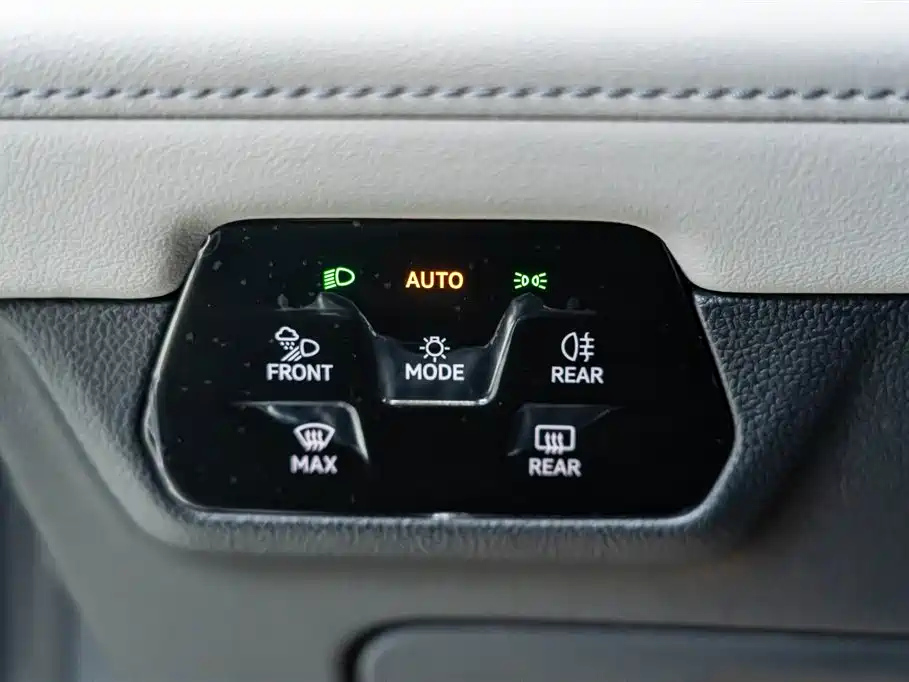 VOLKSWAGEN TOURAN 2023