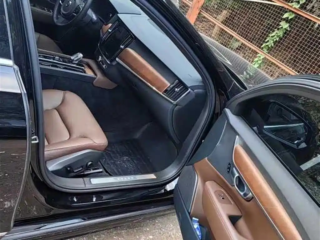VOLVO S90 2023