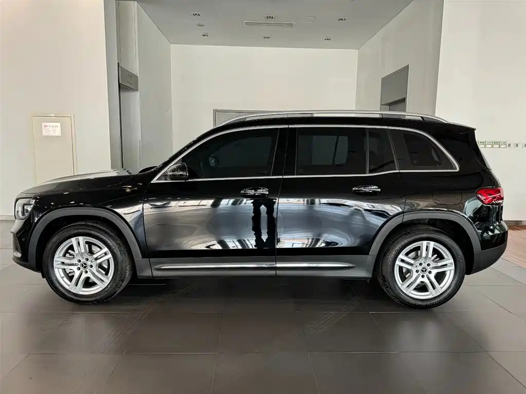 MERCEDES BENZ GLB 2023
