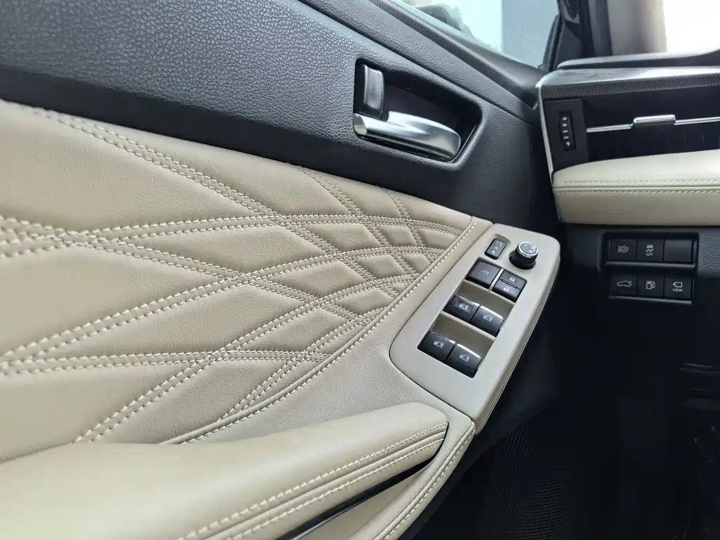 TOYOTA AVALON 2020
