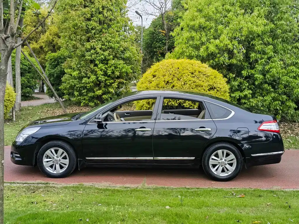 NISSAN TEANA 2011