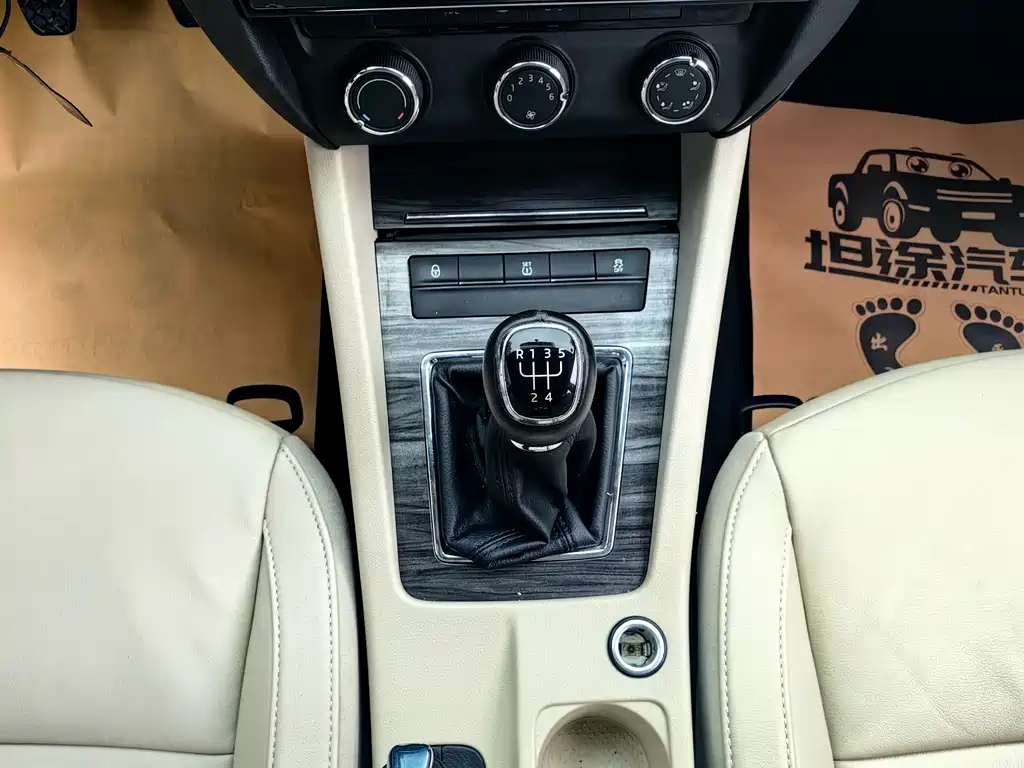 SKODA OCTAVIA 2015