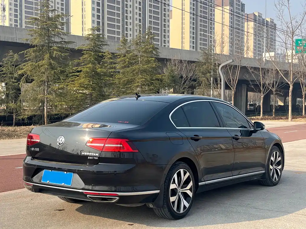 VOLKSWAGEN MAGOTAN 2020