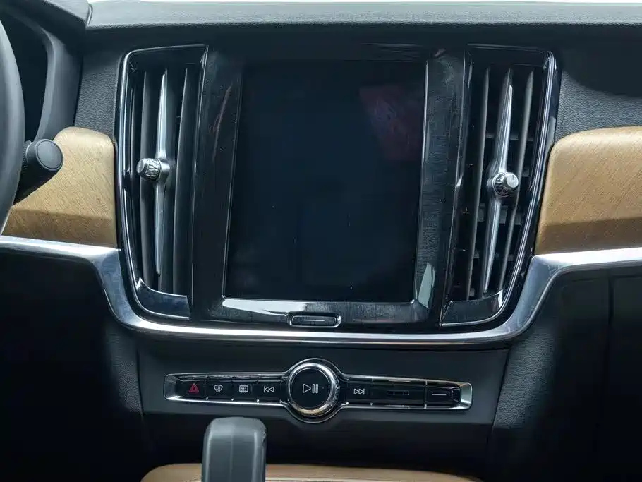 VOLVO S90 2022