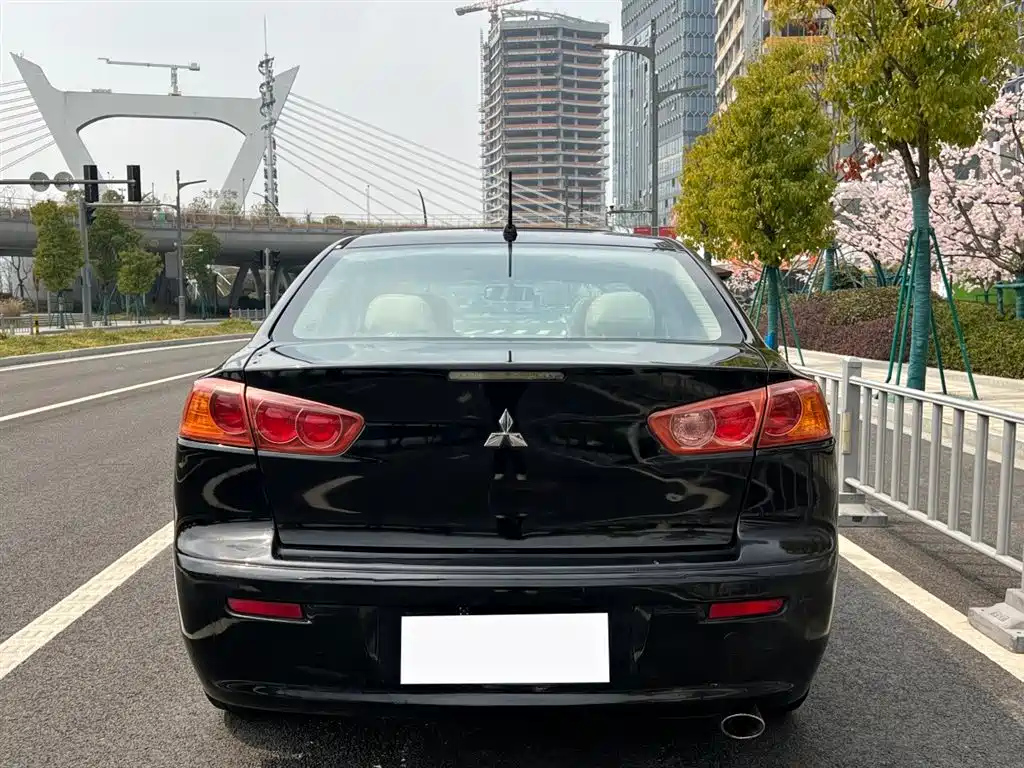 MITSUBISHI LANCER EX 2012