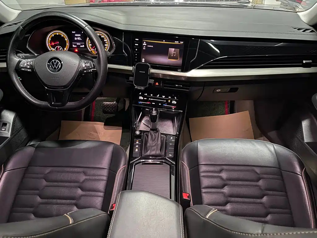 VOLKSWAGEN PASSAT 2021