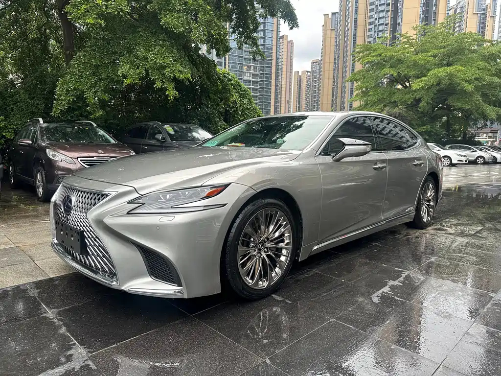 LEXUS LS