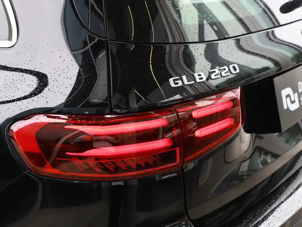 MERCEDES BENZ GLB 2024
