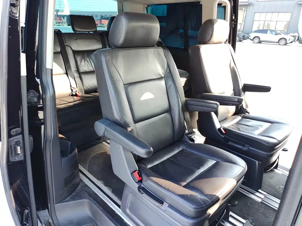 VOLKSWAGEN MULTIVAN 2013