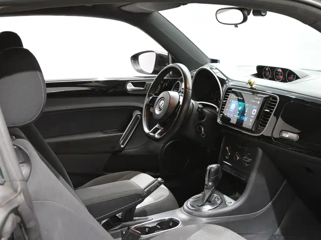 VOLKSWAGEN BEETLE 2014