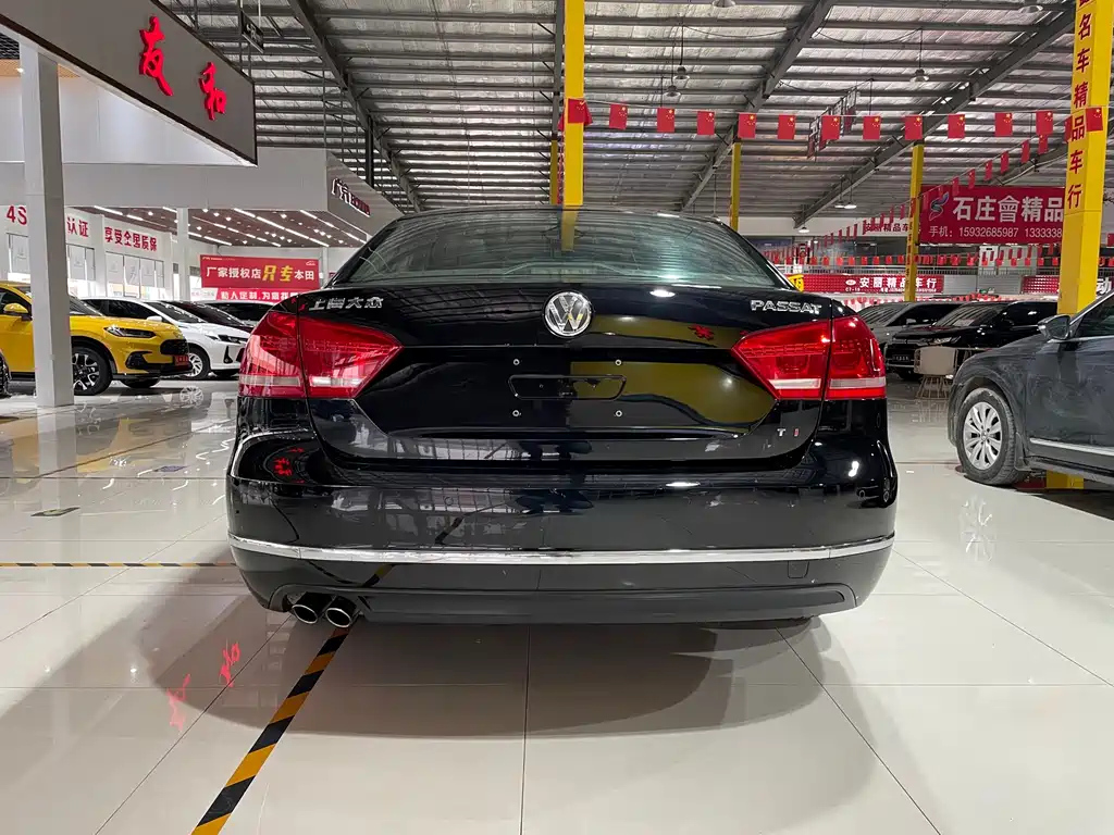 VOLKSWAGEN PASSAT 2011