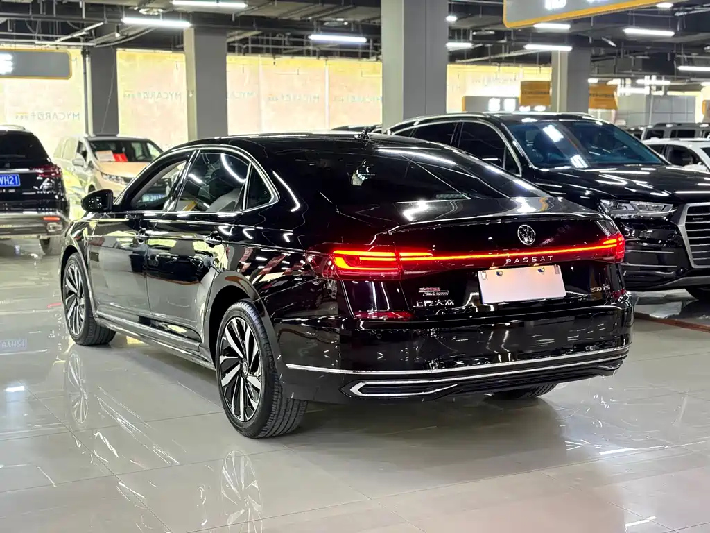 VOLKSWAGEN PASSAT 2023