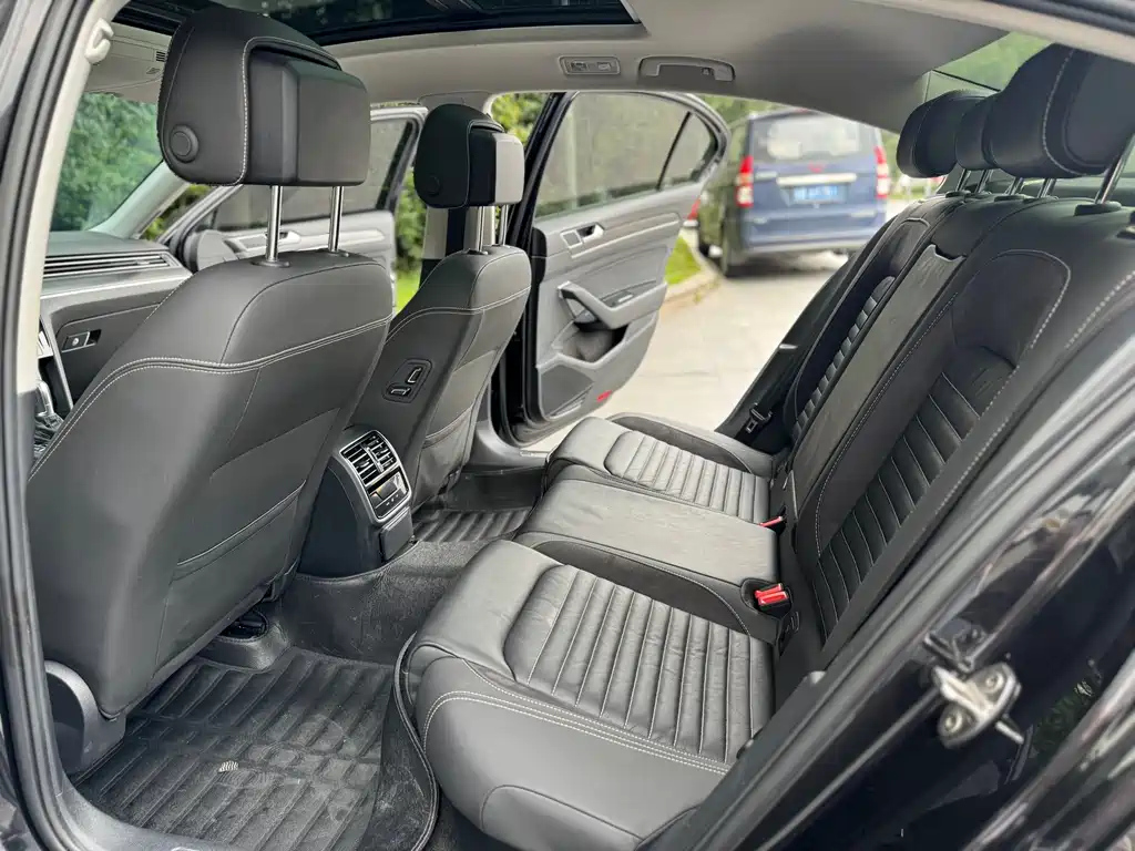 VOLKSWAGEN MAGOTAN 2021