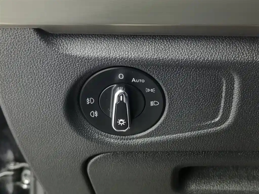 VOLKSWAGEN PASSAT 2021