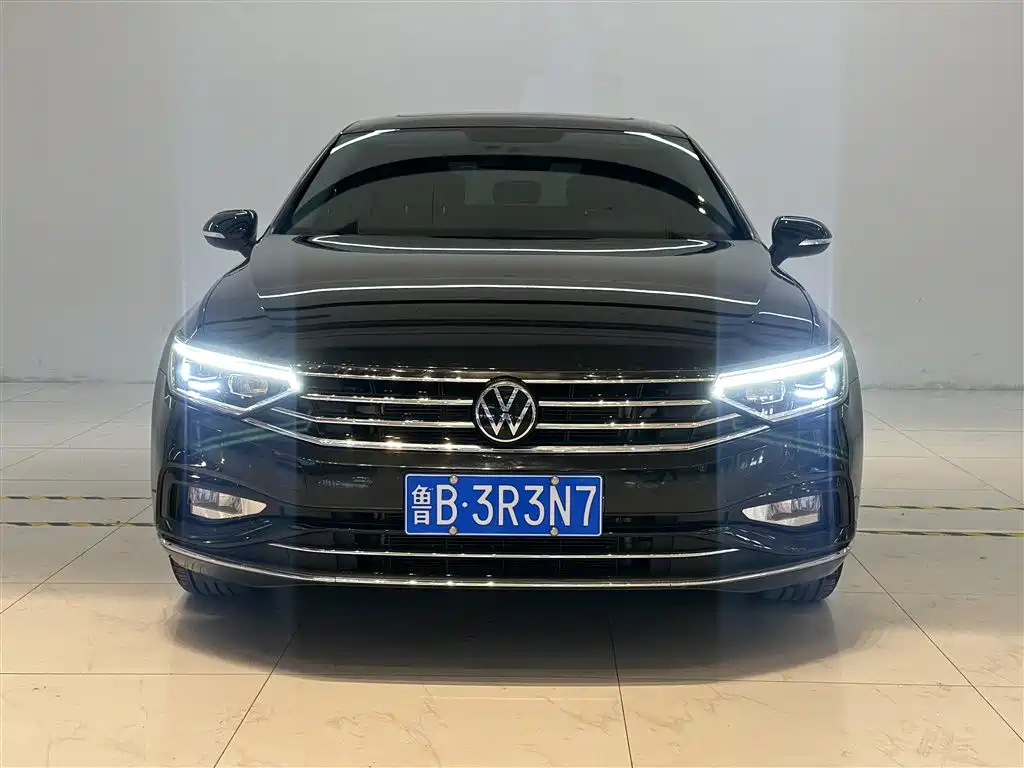 VOLKSWAGEN MAGOTAN 2022