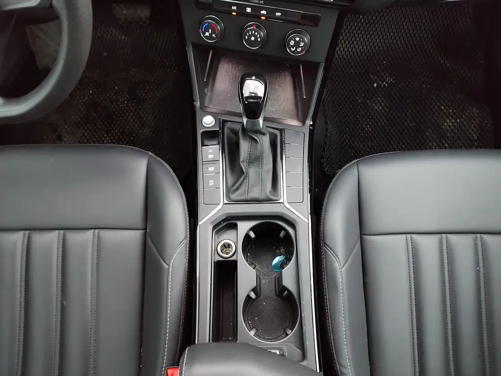 VOLKSWAGEN PASSAT 2022
