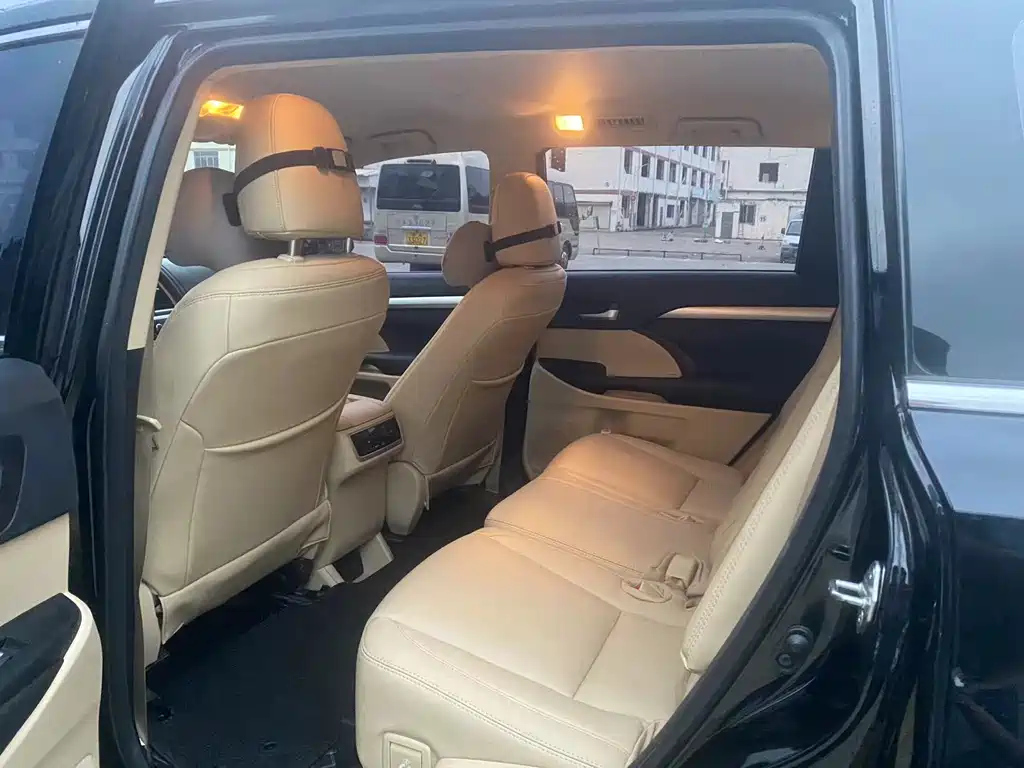 TOYOTA HIGHLANDER 2016