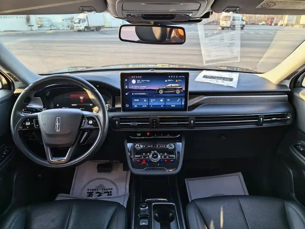 LINCOLN ADVENTURER 2021