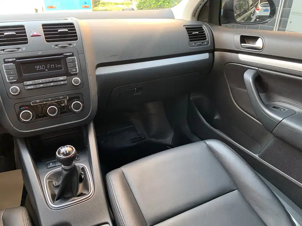 VOLKSWAGEN SAGITAR 2011