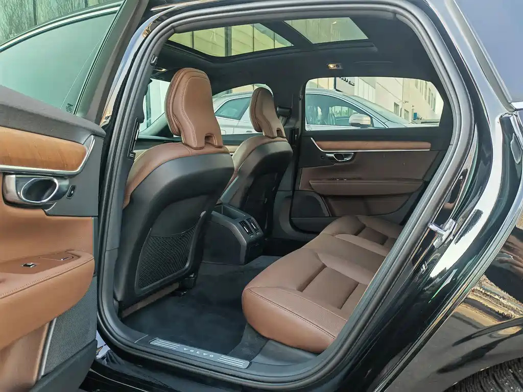 VOLVO S90 2021