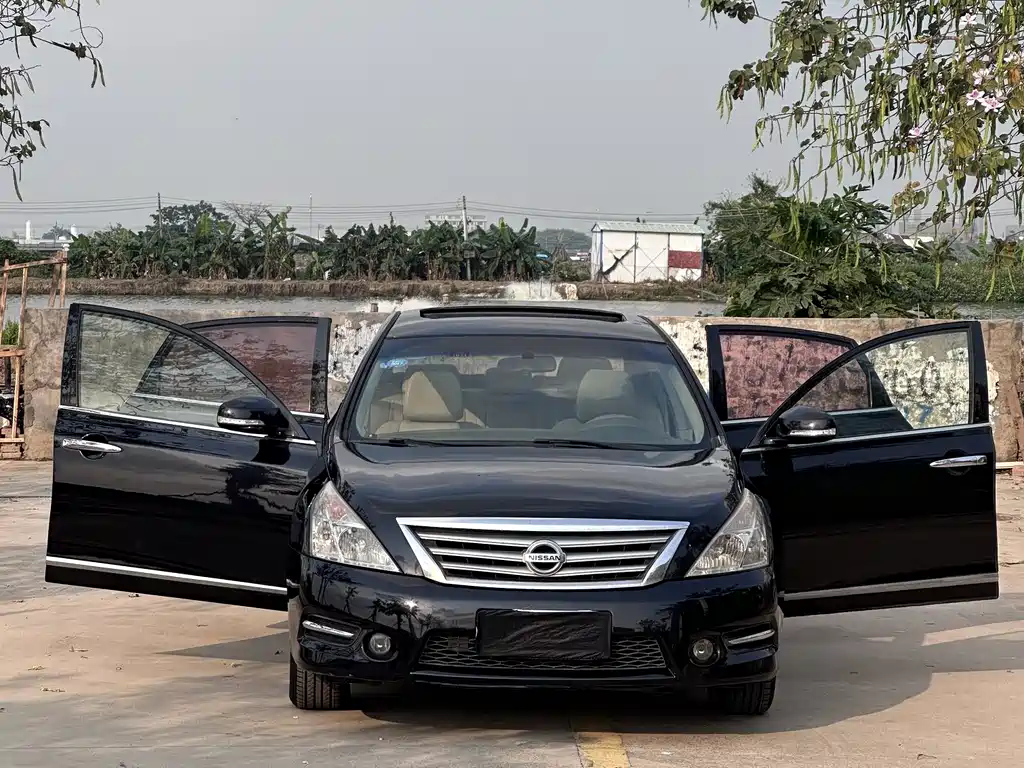 NISSAN TEANA 2011