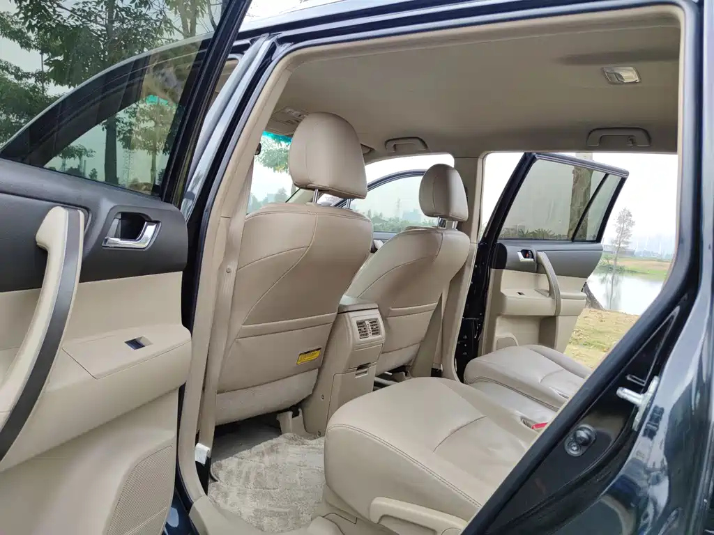TOYOTA HIGHLANDER 2010