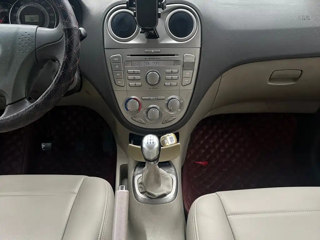 JAC REFINE M2 2012