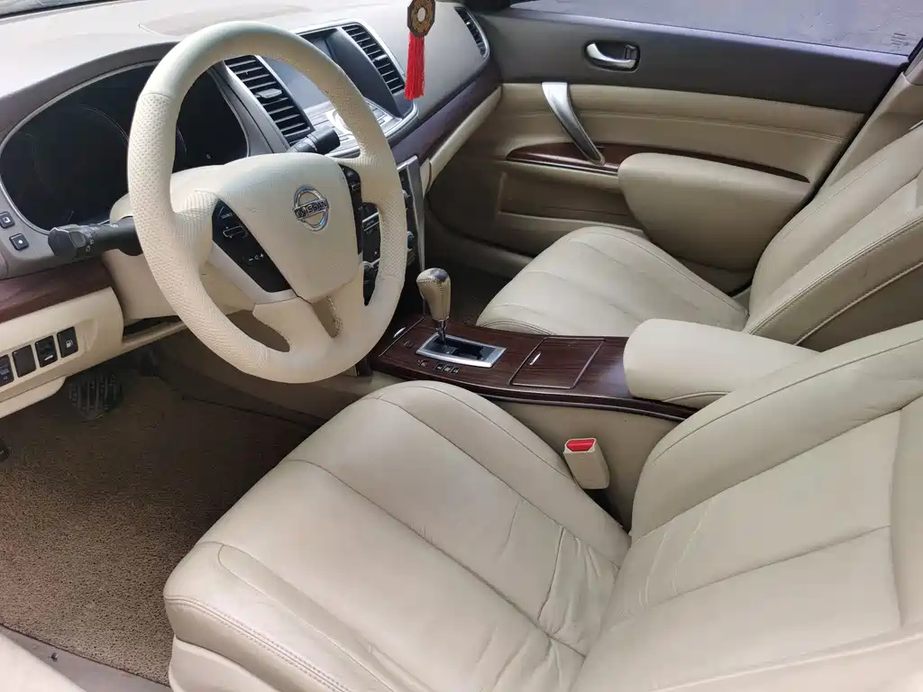 NISSAN TEANA 2010