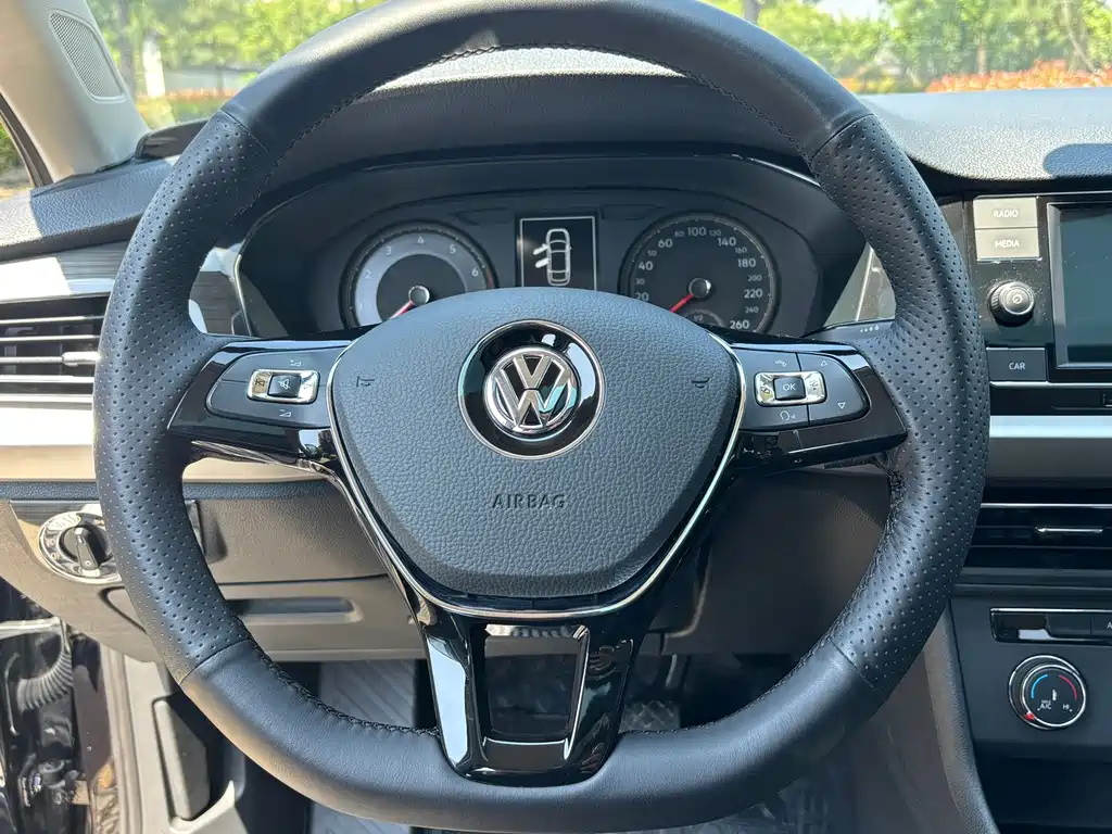 VOLKSWAGEN LAVIDA 2018