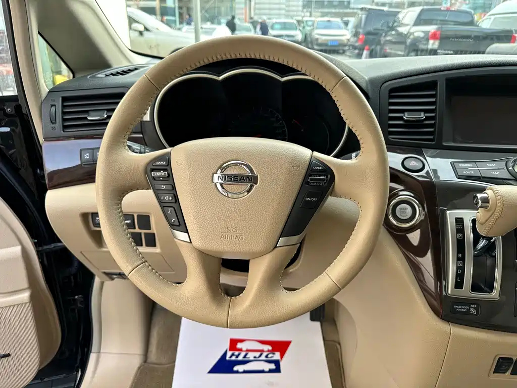 NISSAN QUEST 2018