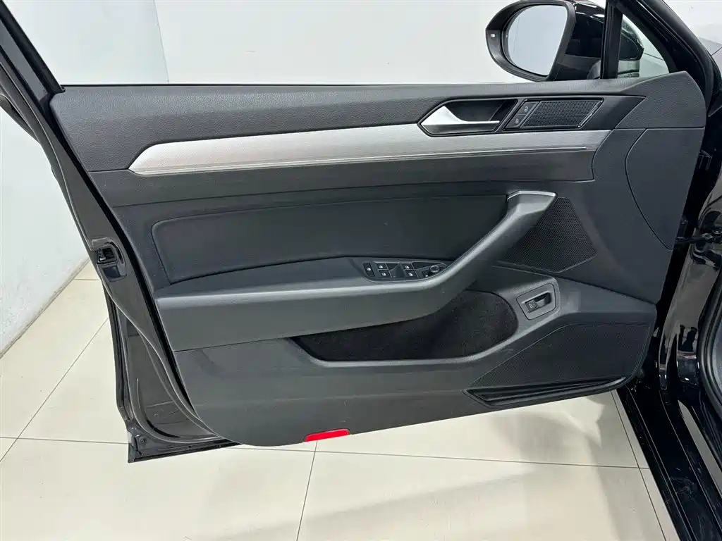 VOLKSWAGEN MAGOTAN 2021