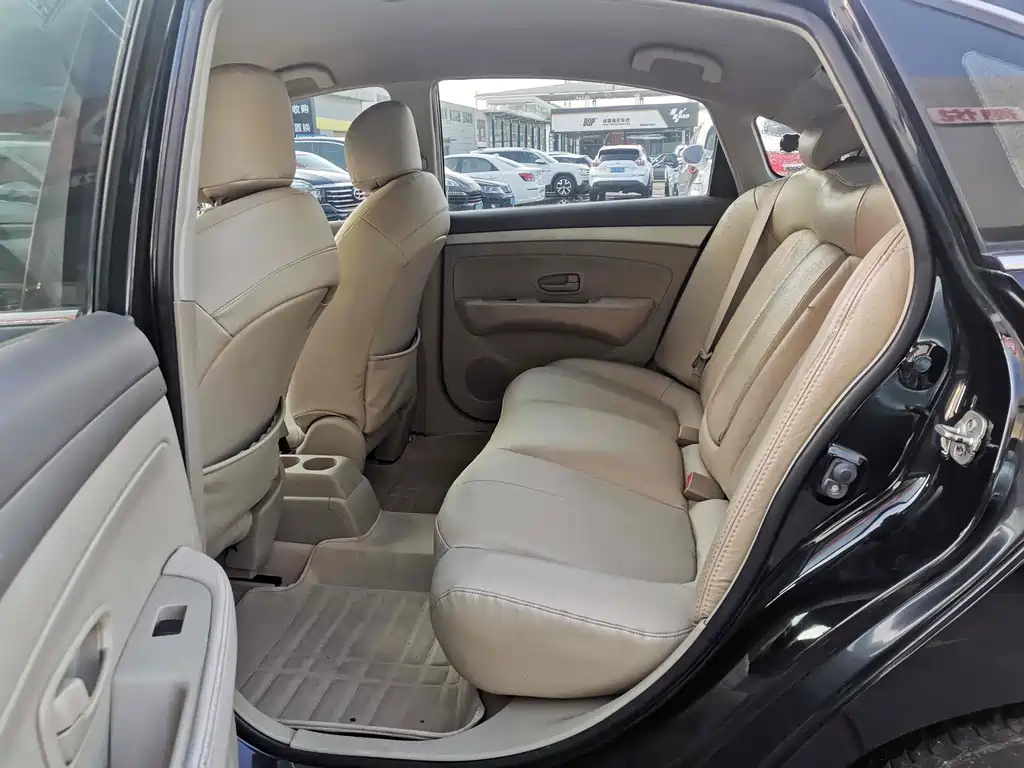 NISSAN SYLPHY 2015