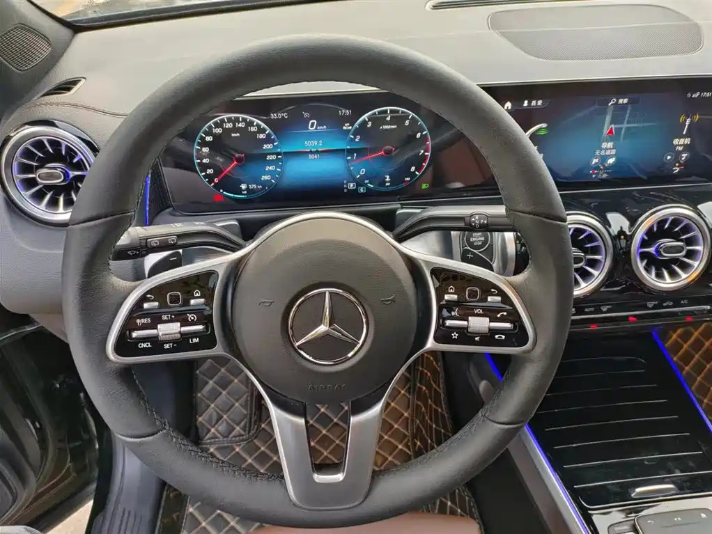 MERCEDES BENZ GLB 2023